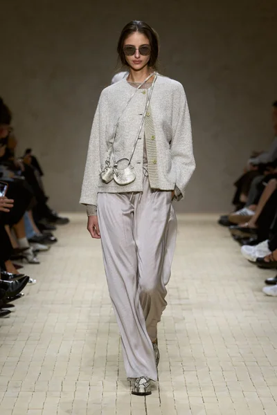 Look 10